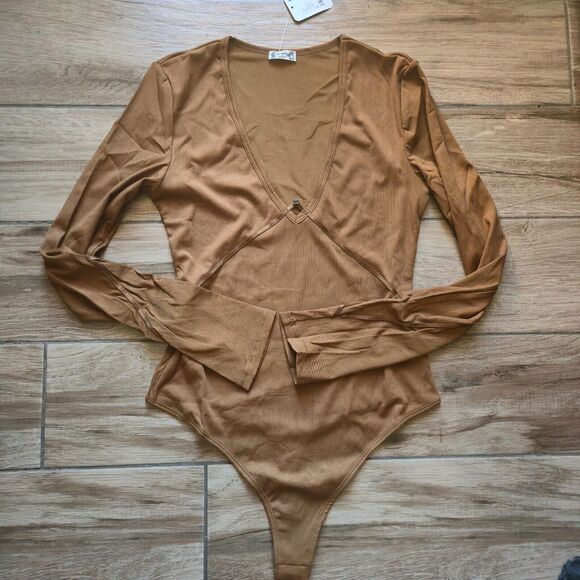 NWT-Free People Victoria Plunge Seamed Ribbed Long Sleeve Bodysuit Top M - Picture 2 of 4